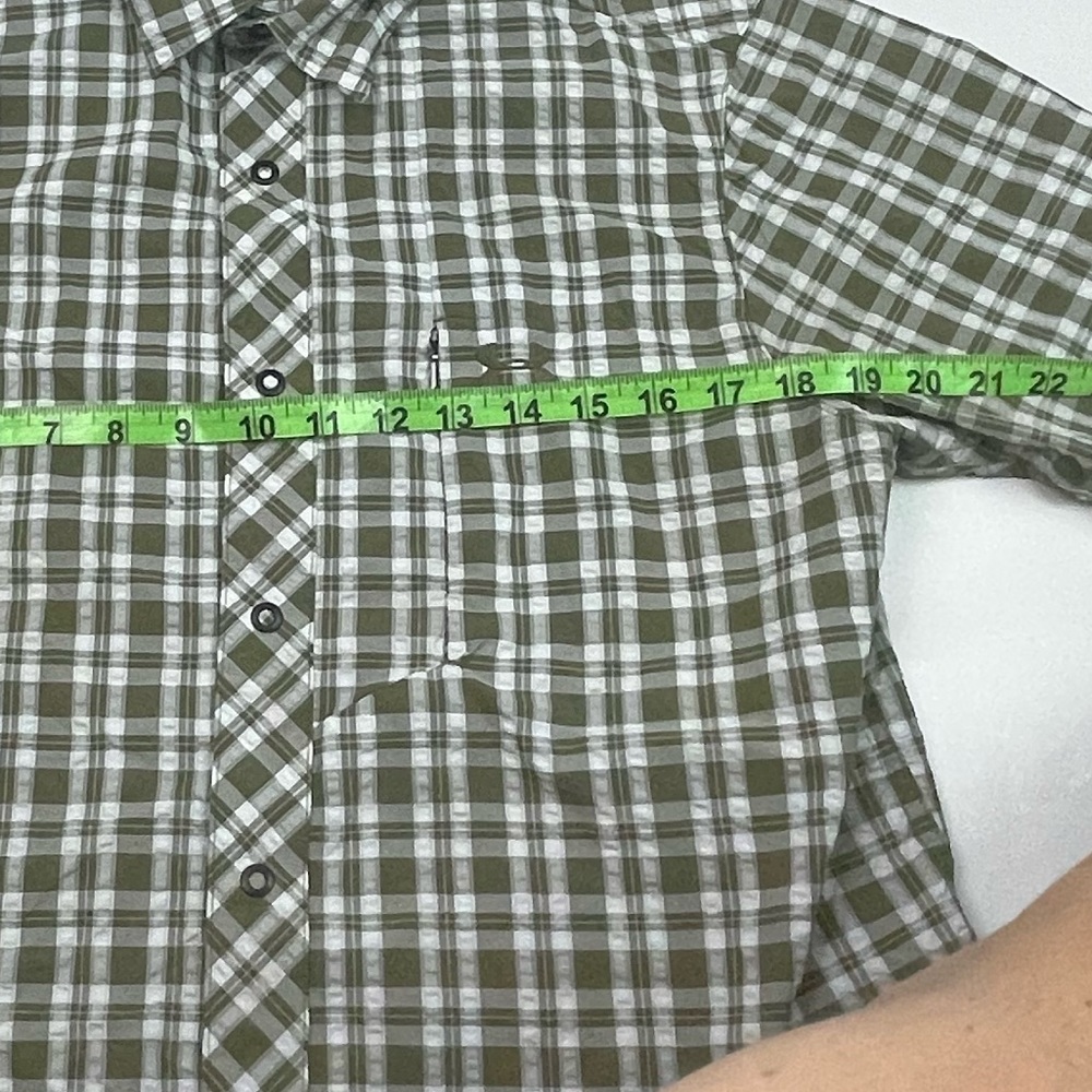 Under Armour Button Up Athletic Light Weight Shirt - image 3